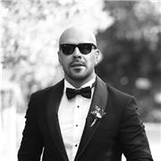 Ich kann sehr fließend Türkisch sprechen. Ich kann Menschen jeden Alters problemlos Türkisch beibringen.
Ich wohne in München